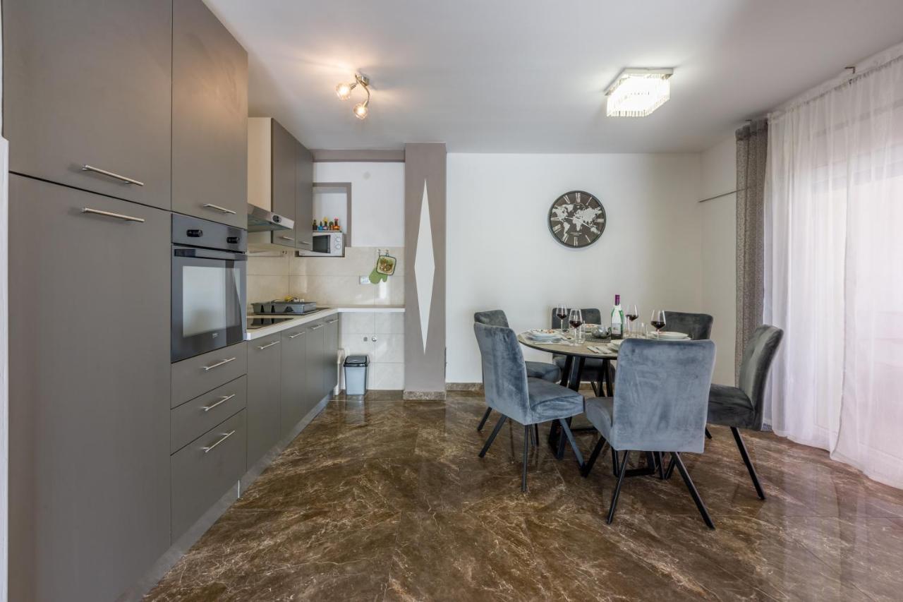 Apartments Kralj Zvonimir Jadranovo Buitenkant foto