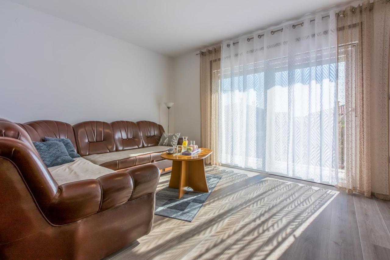 Apartments Kralj Zvonimir Jadranovo Buitenkant foto