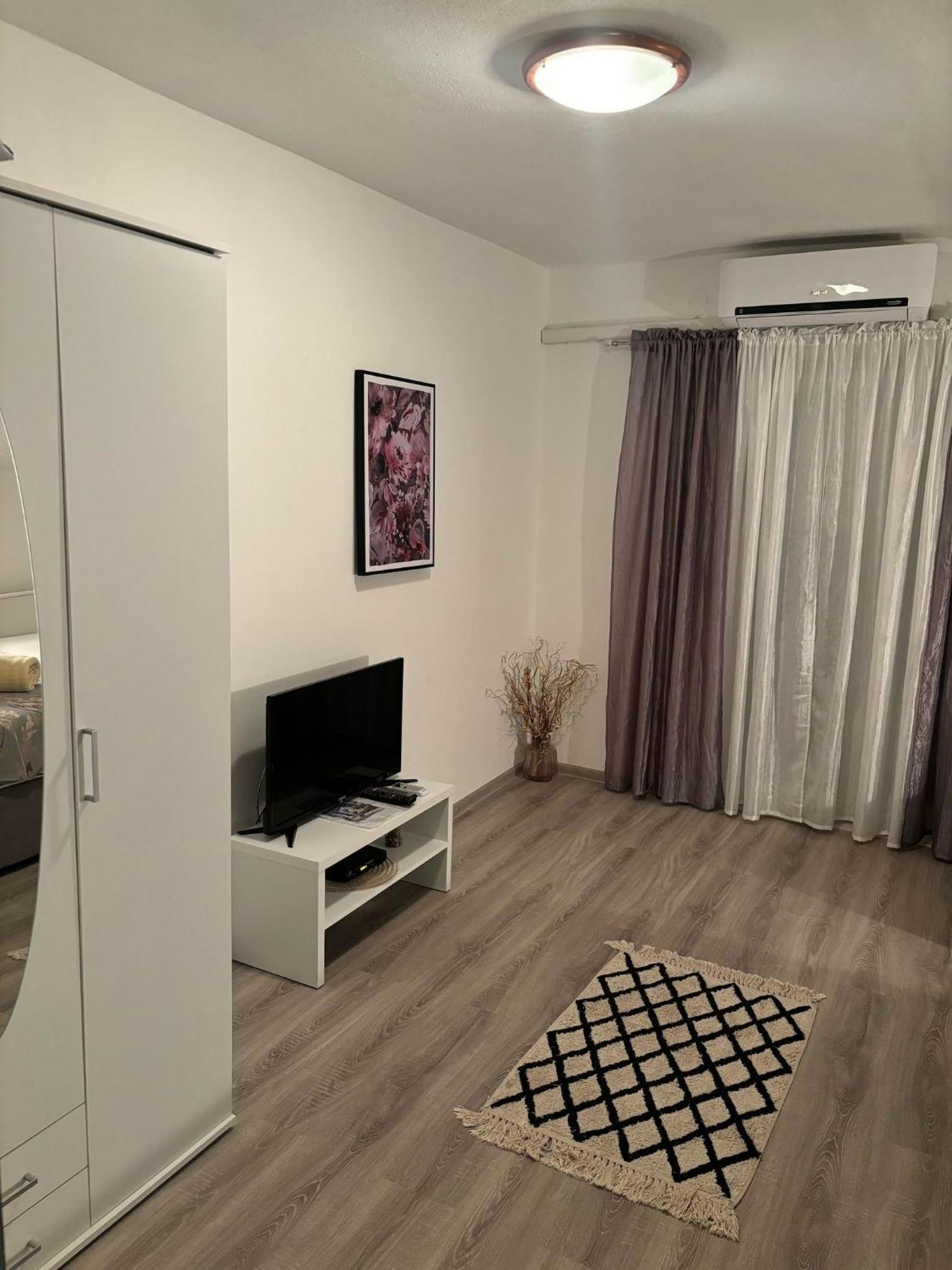 Apartments Kralj Zvonimir Jadranovo Buitenkant foto